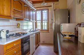 Sunny Holiday Home With Swimming Pool