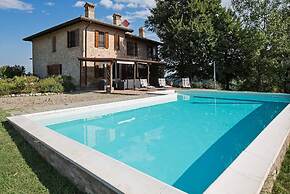 Sunny Holiday Home With Swimming Pool