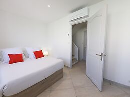 Superb Vacation Home With Pontoon