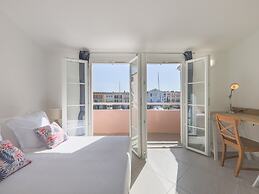 Superb Vacation Home With Pontoon