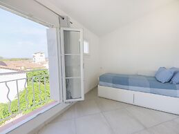 Superb Vacation Home With Pontoon