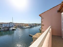 Superb Vacation Home With Pontoon