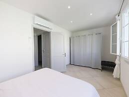 Superb Vacation Home With Pontoon