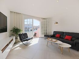 Superb Vacation Home With Pontoon