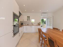 Superb Vacation Home With Pontoon