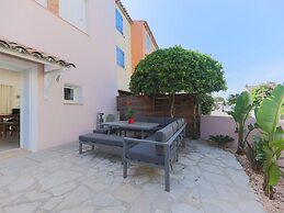 Superb Vacation Home With Pontoon