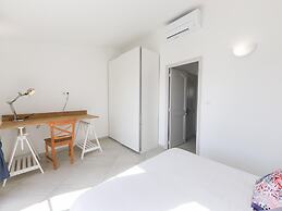 Superb Vacation Home With Pontoon