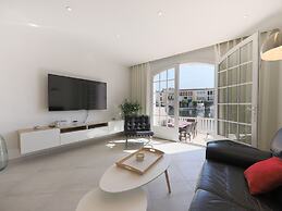 Superb Vacation Home With Pontoon