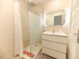 Superb Vacation Home With Pontoon