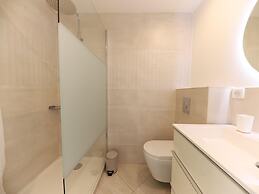 Superb Vacation Home With Pontoon