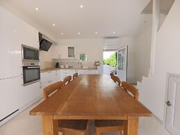 Superb Vacation Home With Pontoon