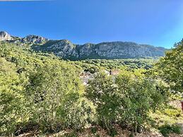 Large Holiday House With Swimming Pool and Terrace