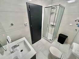 Large Holiday House With Swimming Pool and Terrace