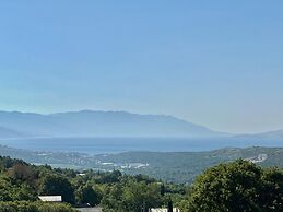 Large Holiday House With Swimming Pool and Terrace