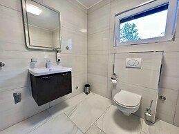 Large Holiday House With Swimming Pool and Terrace