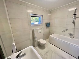 Large Holiday House With Swimming Pool and Terrace