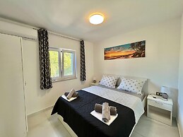 Large Holiday House With Swimming Pool and Terrace