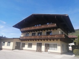 Exclusive Panoramic Apartment in Niedernsill