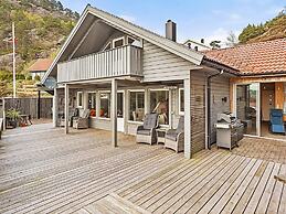 10 Person Holiday Home in Lindesnes-by Traum