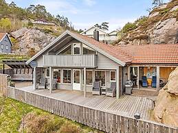 10 Person Holiday Home in Lindesnes-by Traum