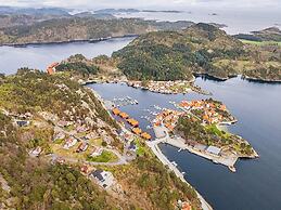 10 Person Holiday Home in Lindesnes-by Traum