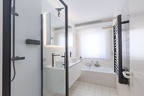 Corner Apartment on 5th Floor