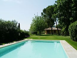 Modern Bungalow in Garda With Pool