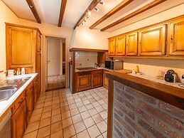 Magnificent Home in Tilf With Garden