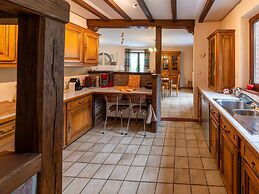 Magnificent Home in Tilf With Garden