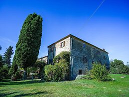 Nice Farmhouse in Asciano With Shared Pool