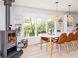 6 Person Holiday Home in Hojslev