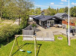 6 Person Holiday Home in Hojslev