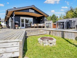 6 Person Holiday Home in Hojslev