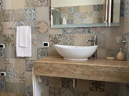 Charming Villa With Swimming Pool