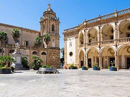 Charming Villa With Swimming Pool