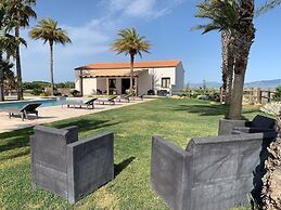 Charming Villa With Swimming Pool