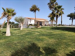 Charming Villa With Swimming Pool