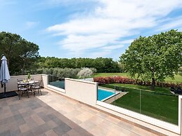 Luxury Villa With Swimming Pool and Sauna
