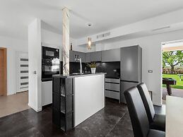 Luxury Villa With Swimming Pool and Sauna
