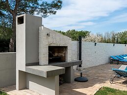 Luxury Villa With Swimming Pool and Sauna
