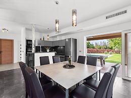Luxury Villa With Swimming Pool and Sauna