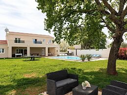 Luxury Villa With Swimming Pool and Sauna