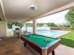 Luxury Villa With Swimming Pool and Sauna