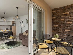 Apartment Why Not - Two Bedroom Apartment With Balcony