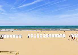 Charming Apartment Near Beach
