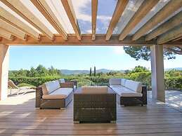 Serene Holiday Home in Grimaud With Private Pool