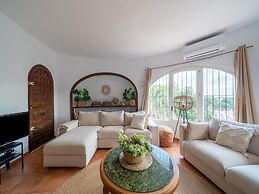 Great Holiday Home in Benissa With Pool