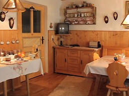 Holiday Apartment Waxenstein