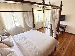 Quinta Martin Modern Retreat