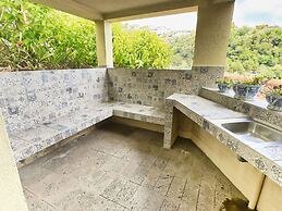 Quinta Martin Modern Retreat